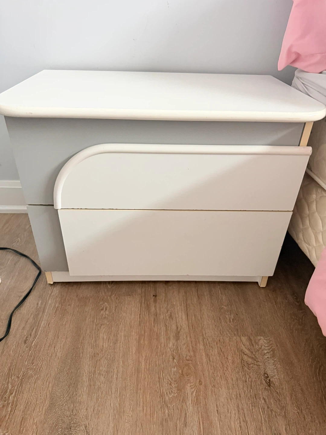 Queen Bed Set – Mattress + 2 Nightstands - photo 4