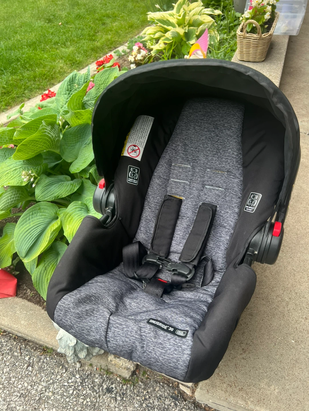 Graco SnugRide 30 Infant Car Seat