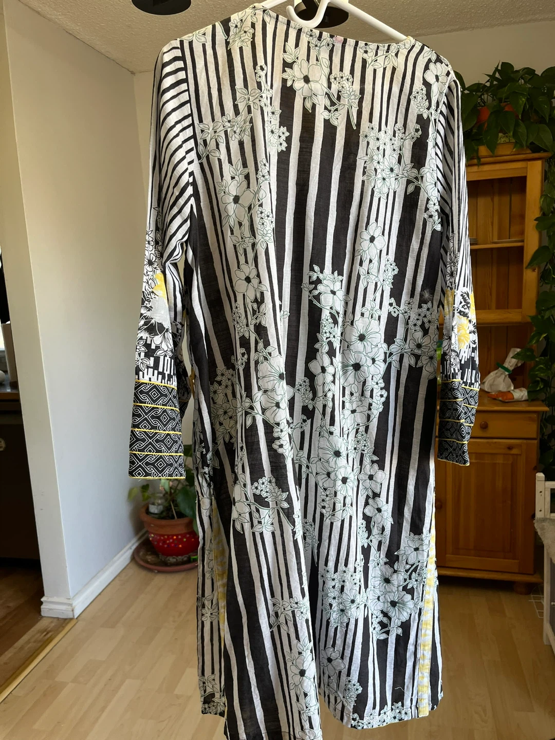 Women's Black and White Striped Floral Kurti with Dupatta - photo 2