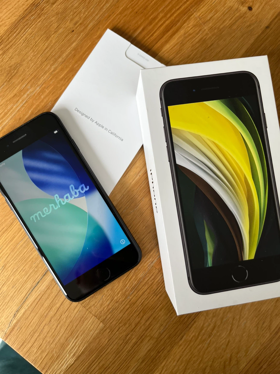 Apple iPhone SE (2nd Gen) 64G Unlocked - with box