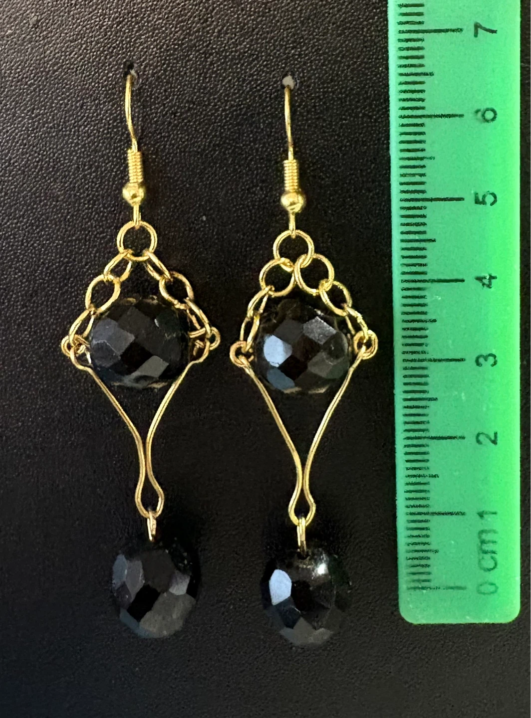 ⚽ Black Faceted Bead Drop Earrings