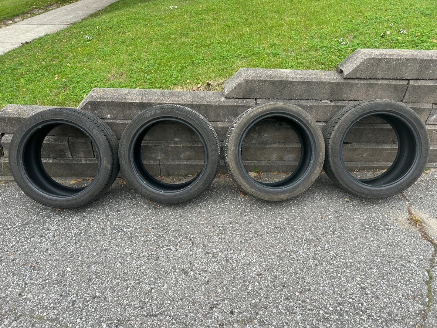 Set of 4 Kumho Tires 225/45 ZR17 94W