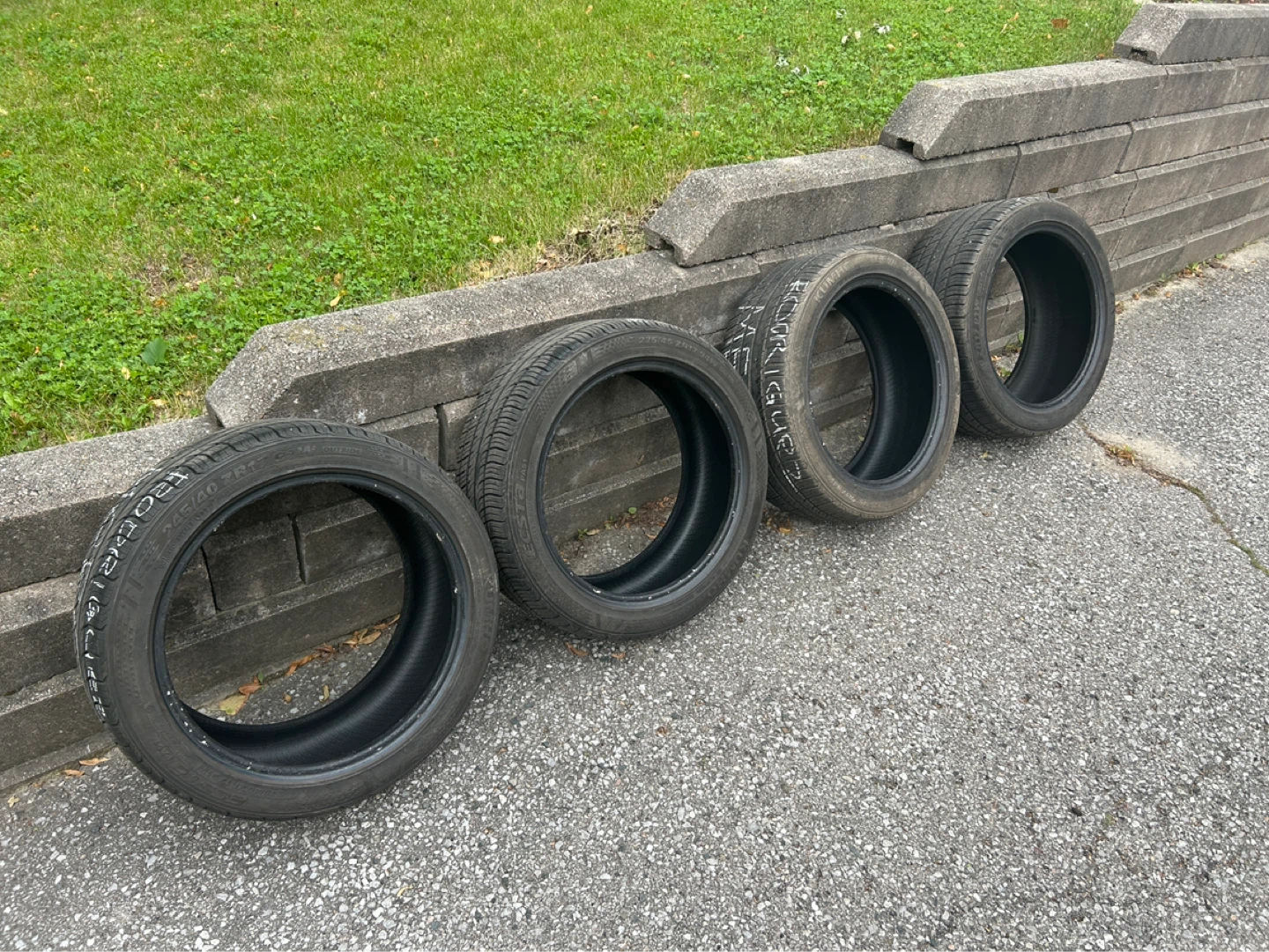Set of 4 Kumho Tires 225/45 ZR17 94W - photo 2