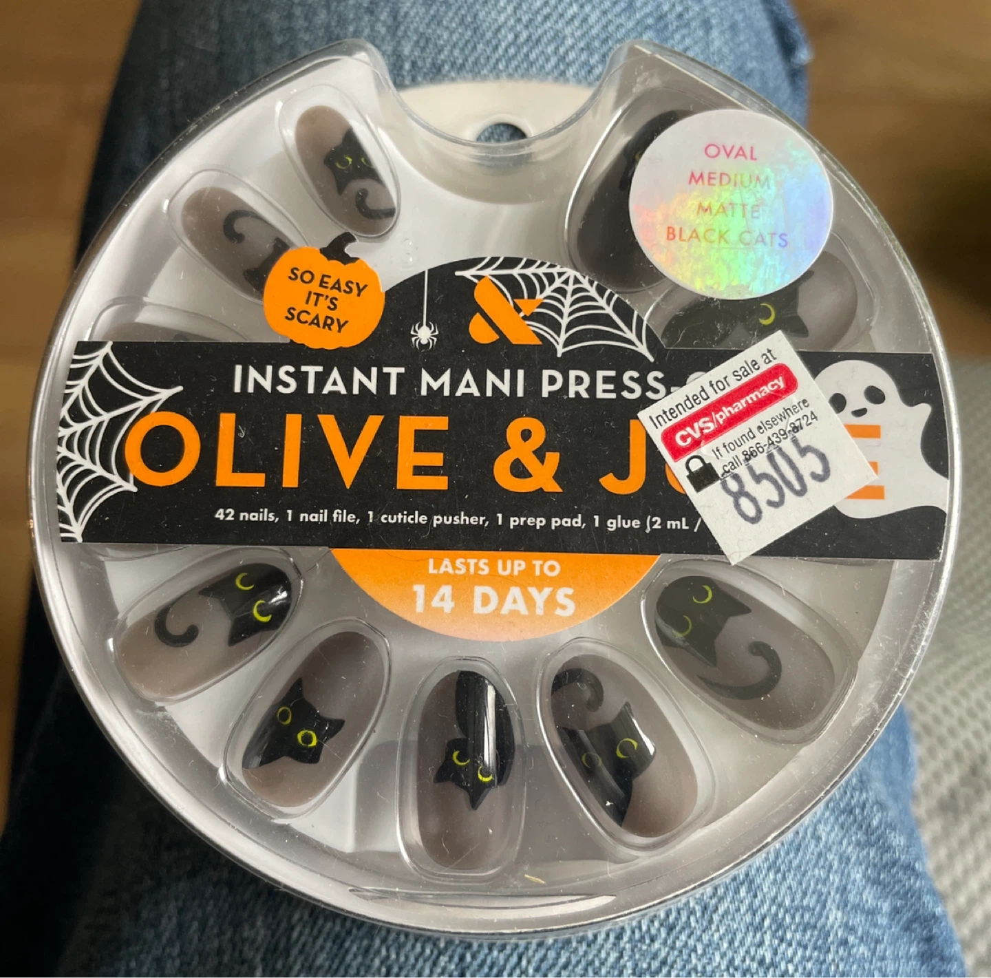 ⚽️ Olive & June Instant Mani Black Cats Medium Oval Nails