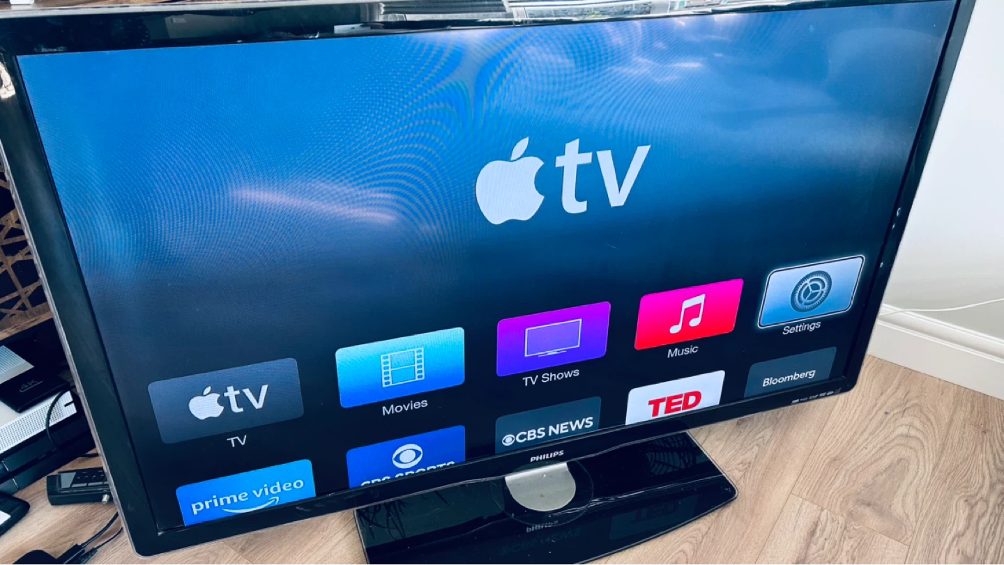 Apple TV 3rd Generation A1469 + Original Remote - photo 3