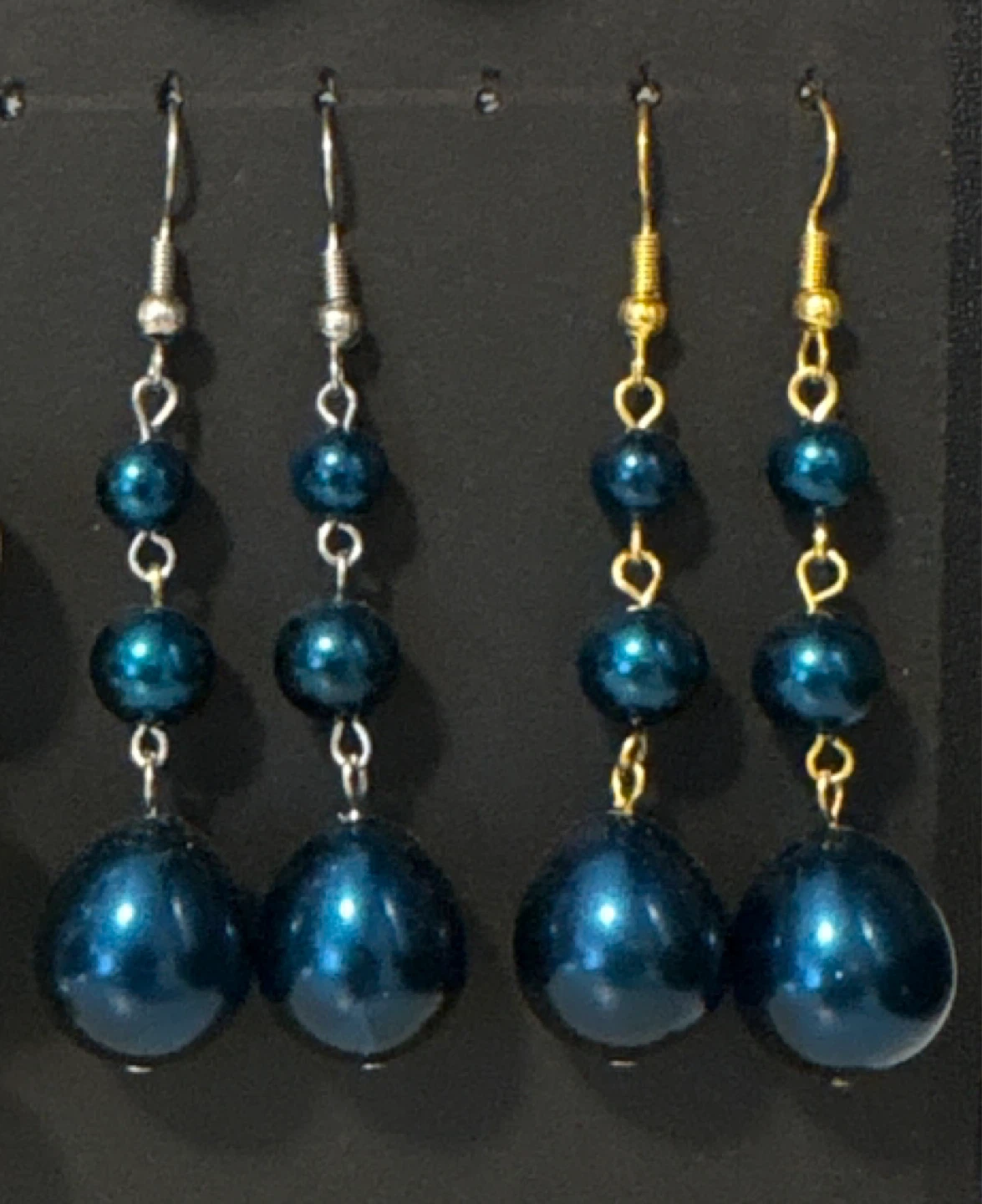 Teal Pearl Dangle Earrings ⚽