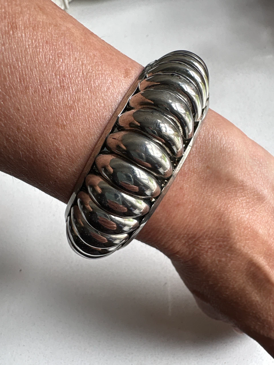Vintage Silver Tone Ribbed Bangle Bracelet - photo 2