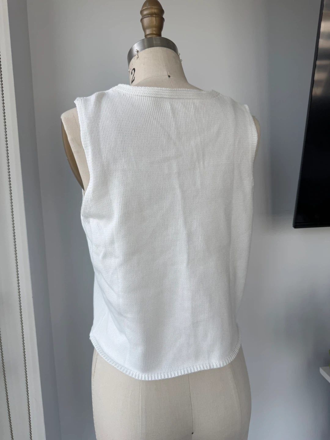 ⚽️White Sleeveless Knit Vest size medium - photo 2