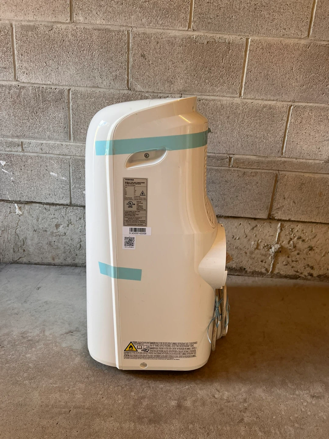 Toshiba Portable Air Conditioner - photo 2