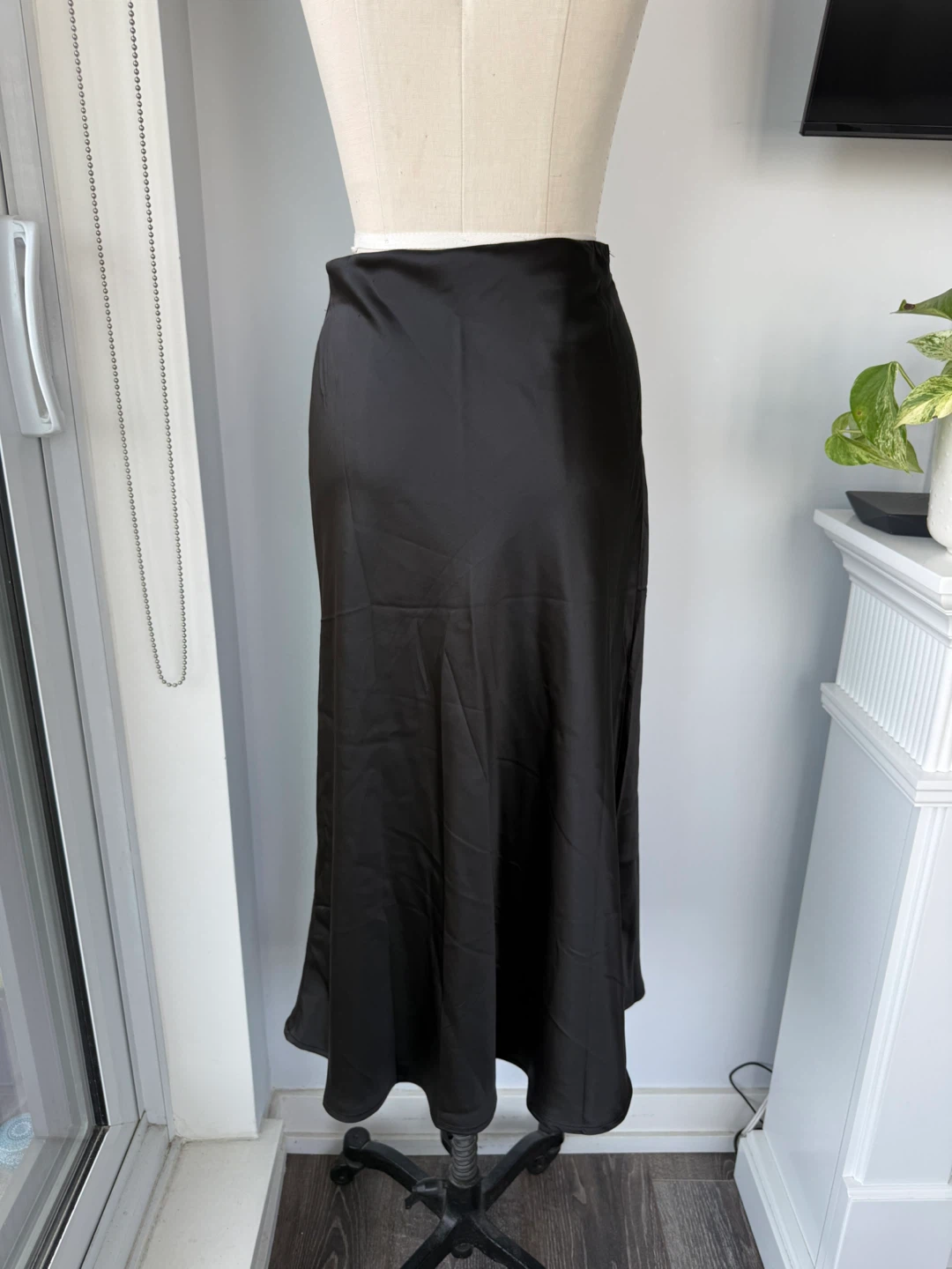 ⚽️Zeagoo Black Satin-like Midi Skirt size small - photo 2