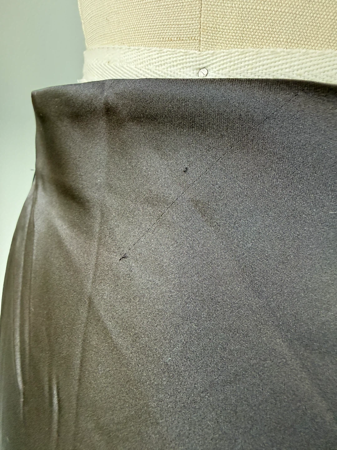 ⚽️Zeagoo Black Satin-like Midi Skirt size small - photo 3