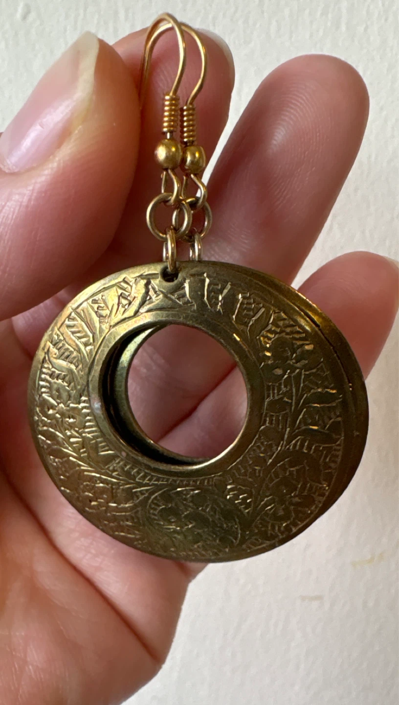 Vintage brass Etched Round Earrings ⚽