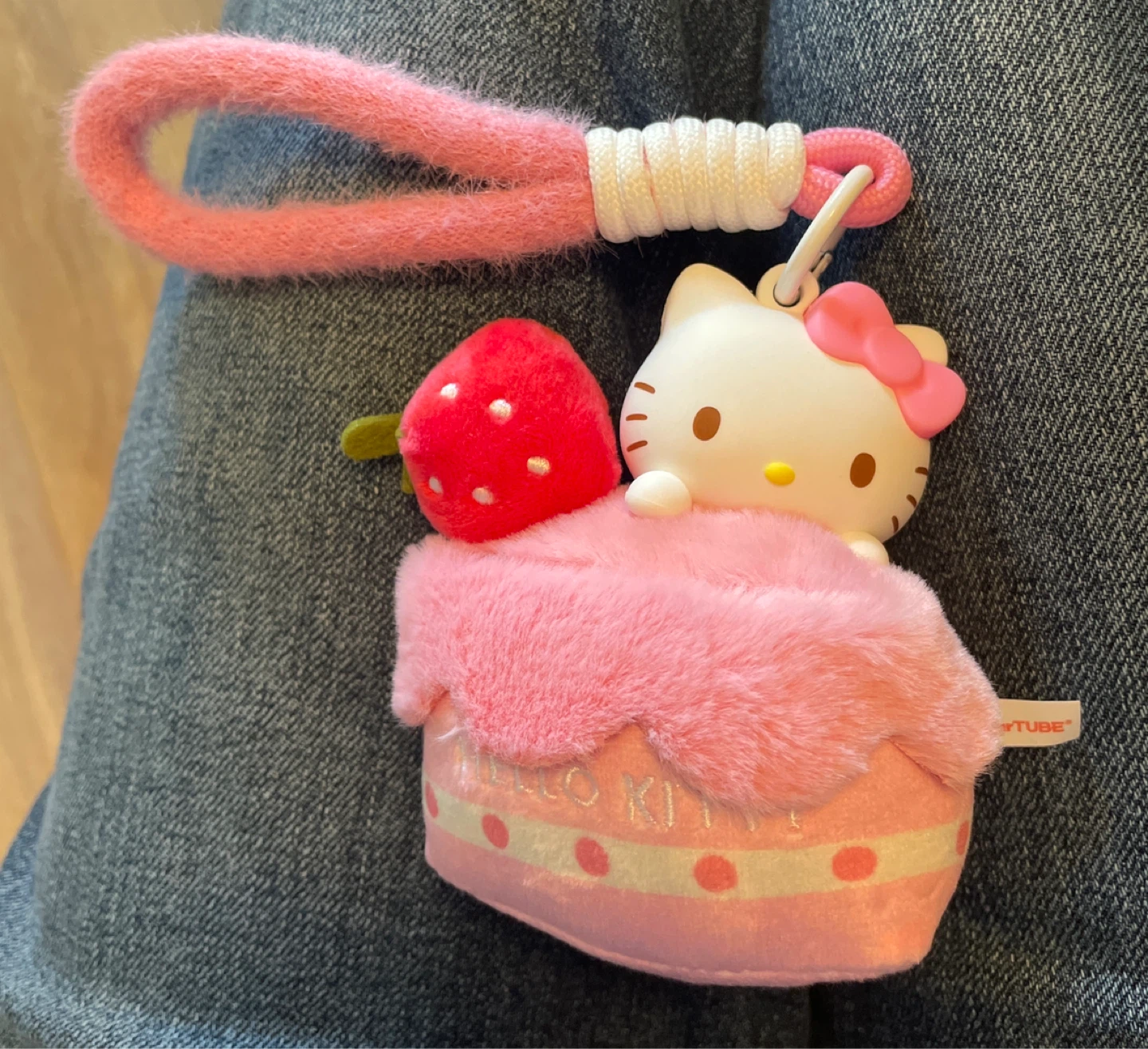⚽️ Hello Kitty Strawberry Cupcake Plush Keychain