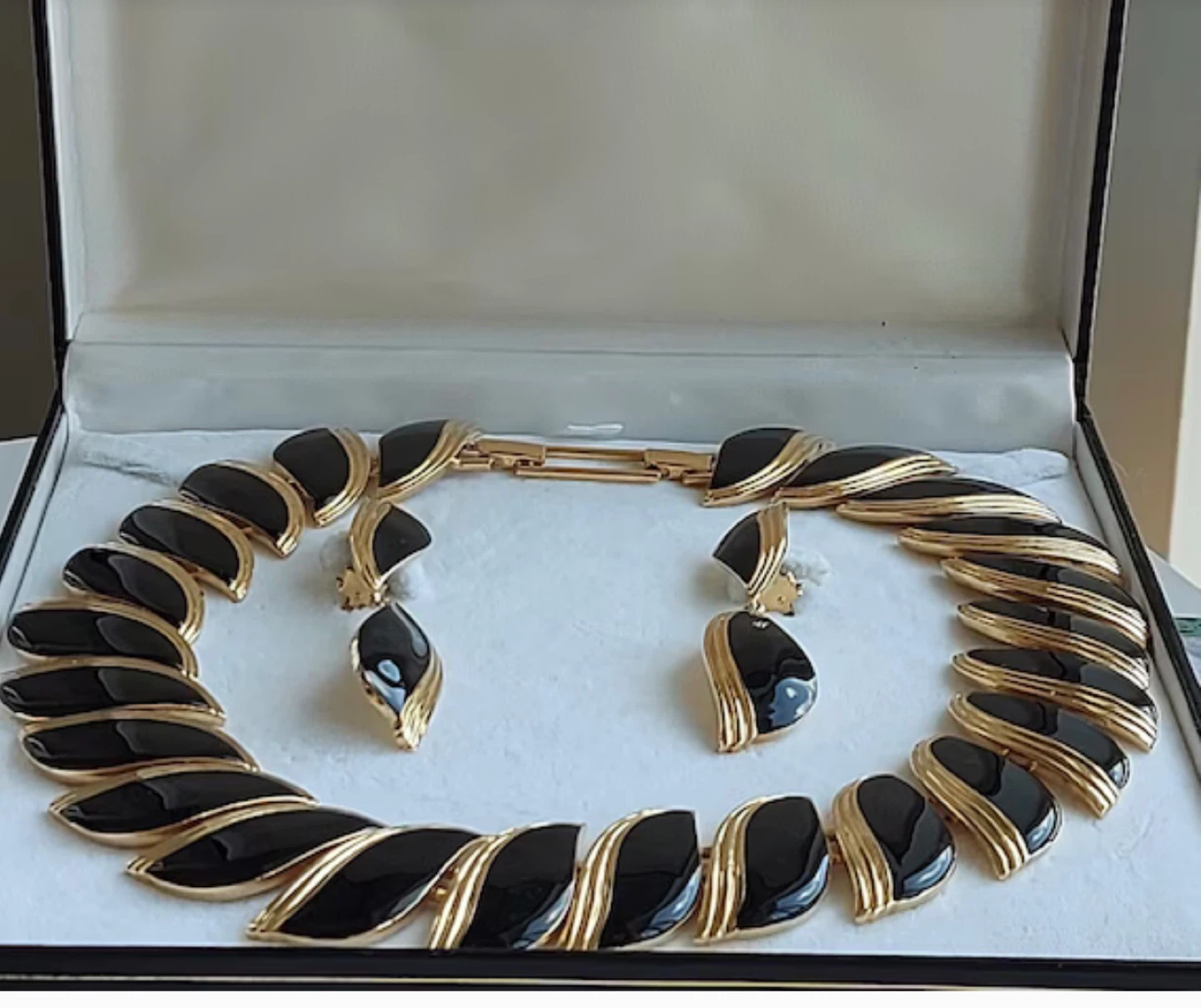 Fifth Avenue Collection Necklace and Earrings Set