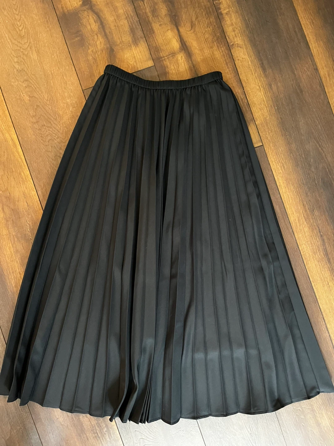UNIQLO Navy Blue Midi Pleated Skirt (XS)