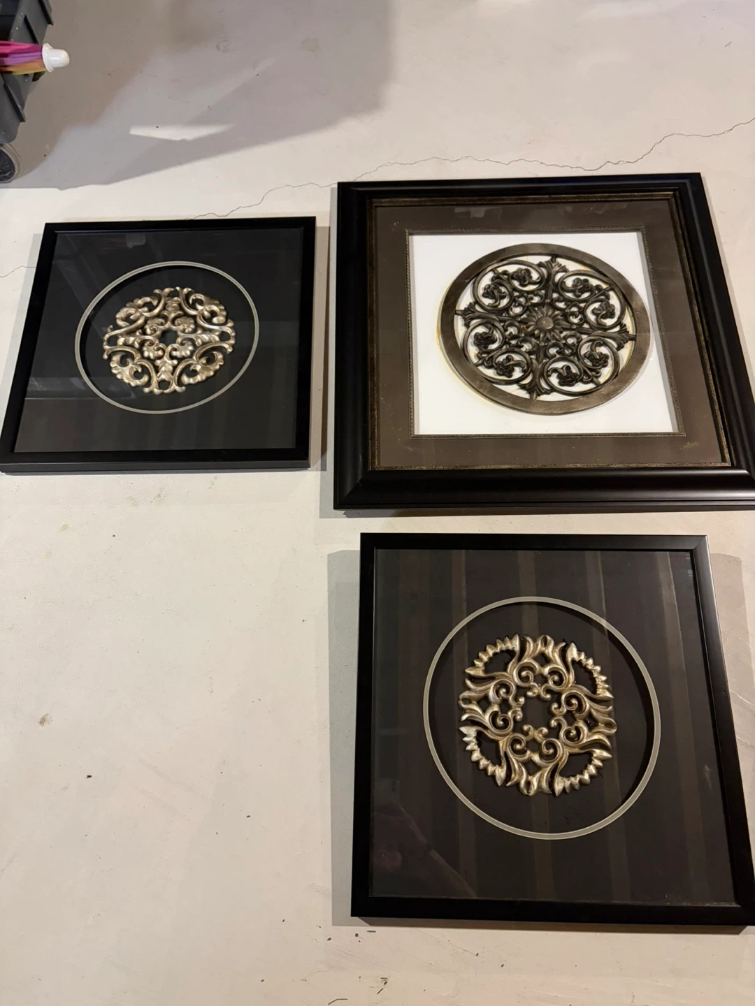 Set of 3 Framed Wall Art Decorative Medallions