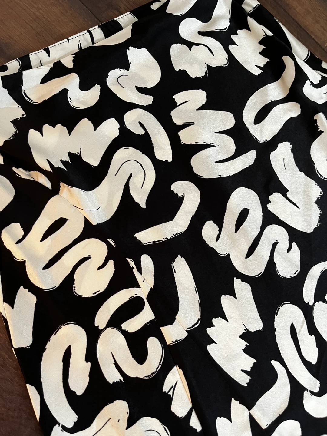 Joe Fresh Black and White Print Midi Skirt Size 4 - photo 3