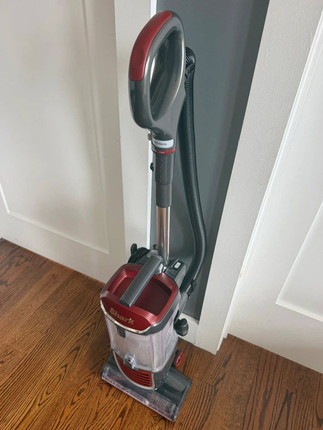 Shark Vacuum Cleaner - photo 3