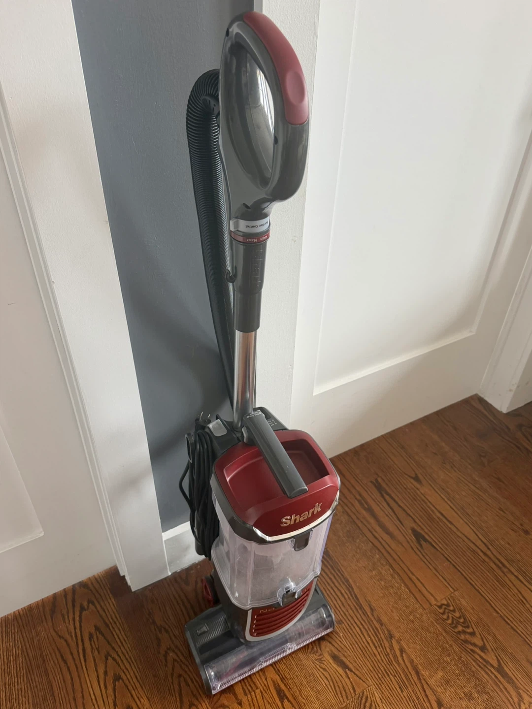 Shark Vacuum Cleaner - photo 4