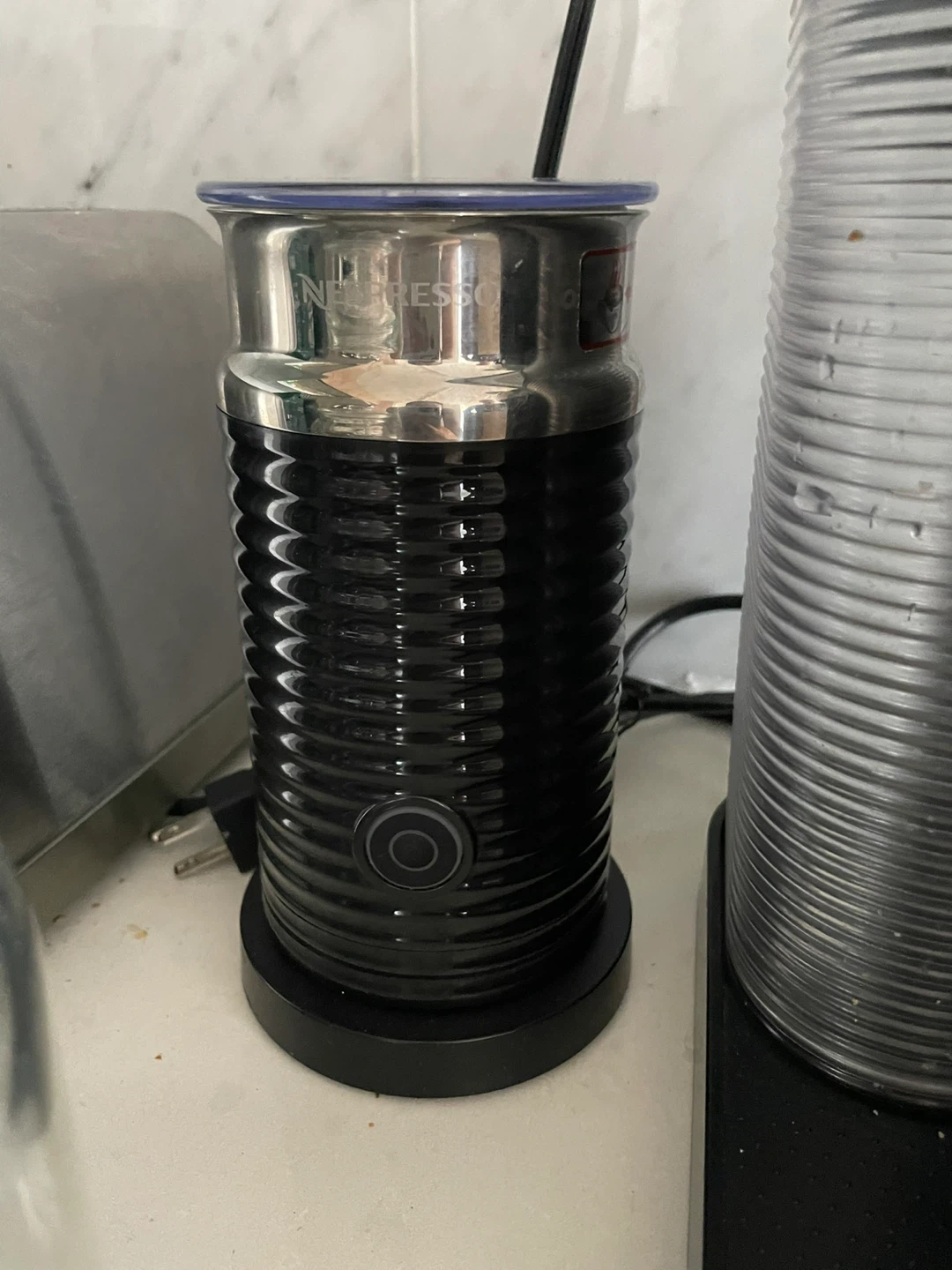 Nespresso Coffee Machine with Frother - photo 2
