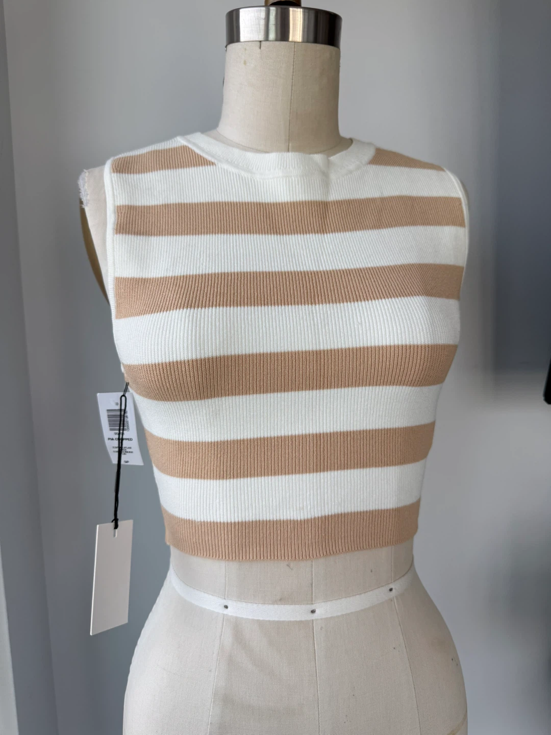 ⚽️New Aritzia Babaton PIA Cropped Sweater - Small/P