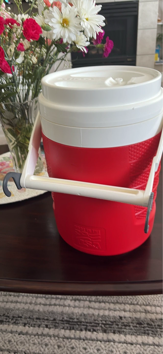 Brand new Igloo 2 Gallon Sport Beverage Cooler - photo 2