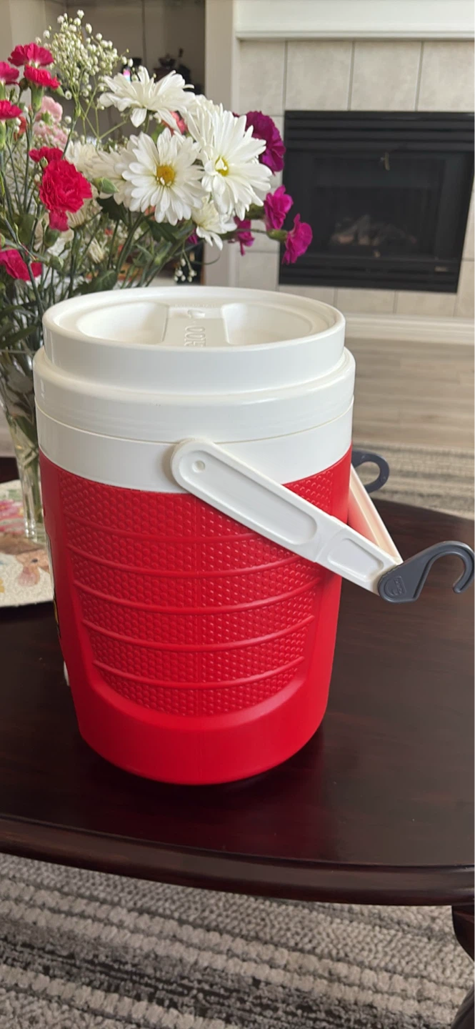 Brand new Igloo 2 Gallon Sport Beverage Cooler - photo 3