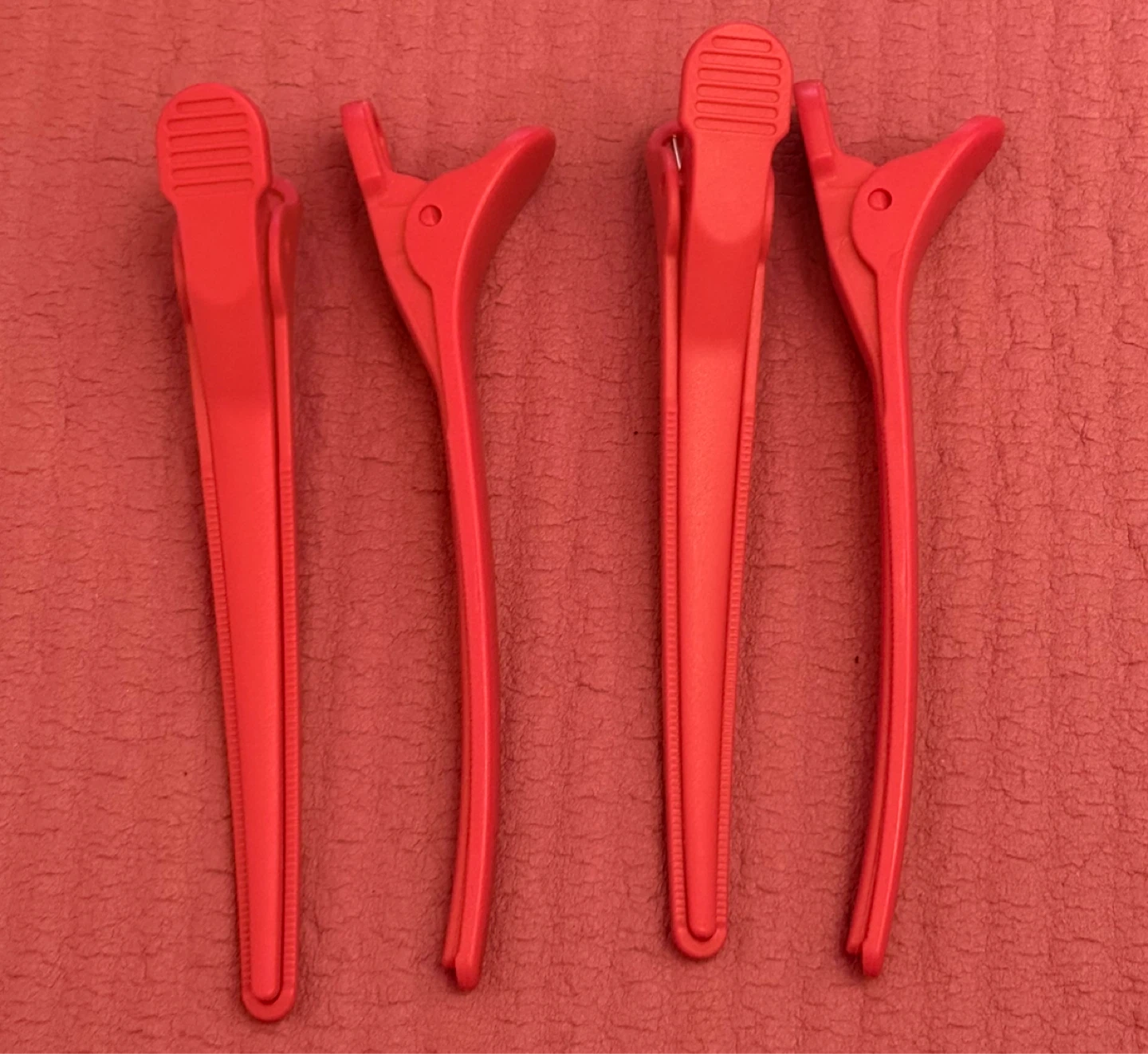 ⚽️Set of 4 pink Plastic Hair Clips