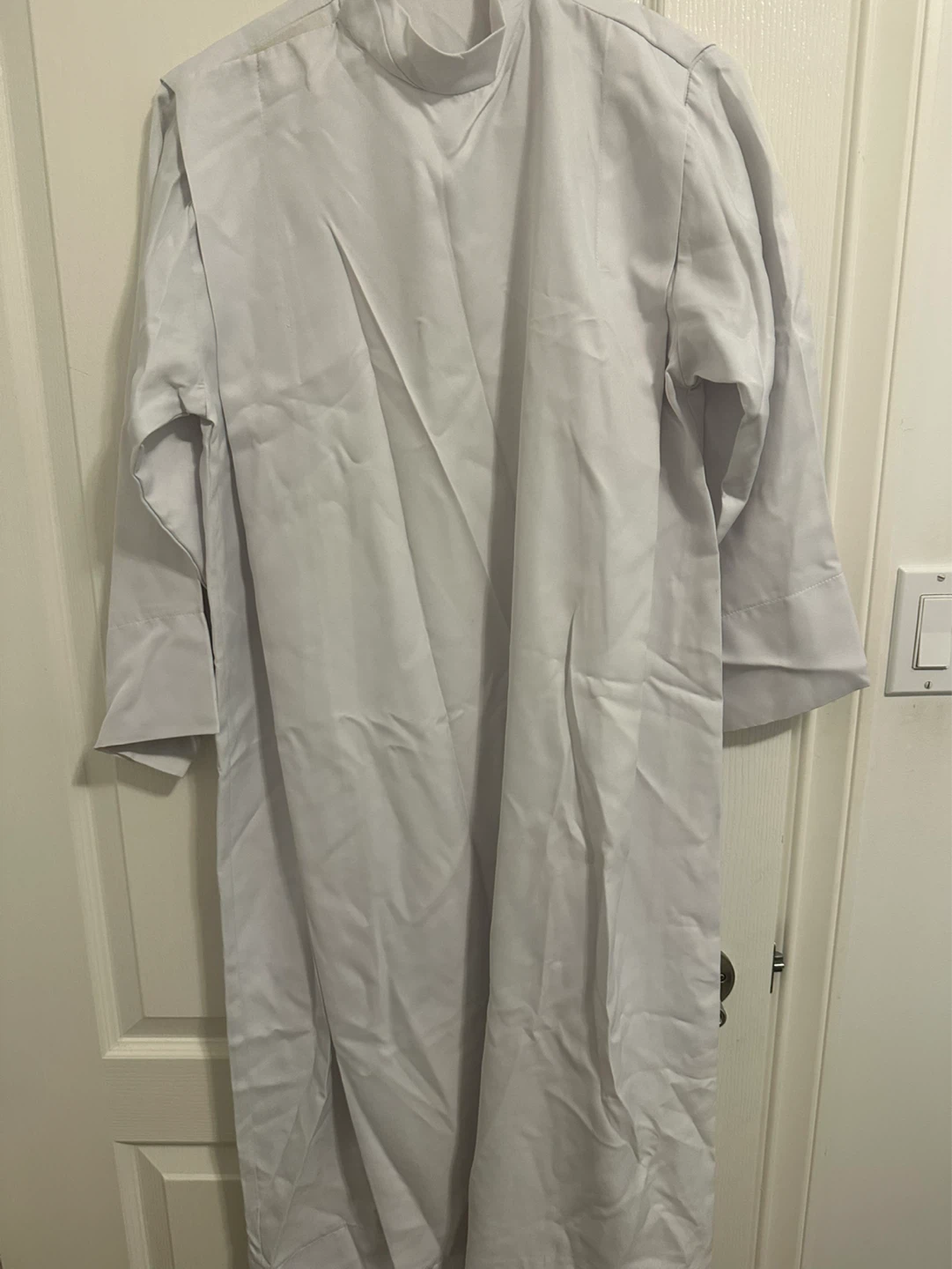 White Clergy Robe ⚽