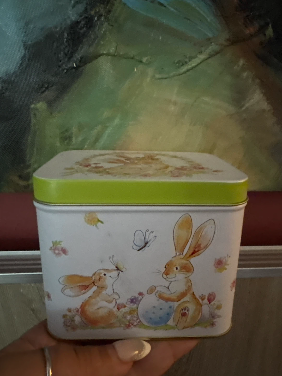 ⚽️ Vintage Easter Bunny musical Tin collectible