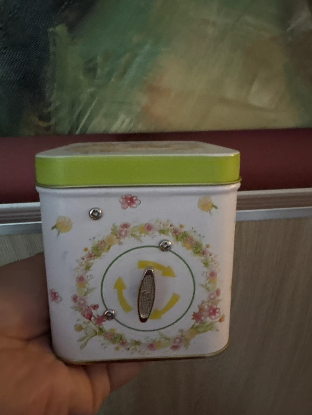 ⚽️ Vintage Easter Bunny musical Tin collectible - photo 3