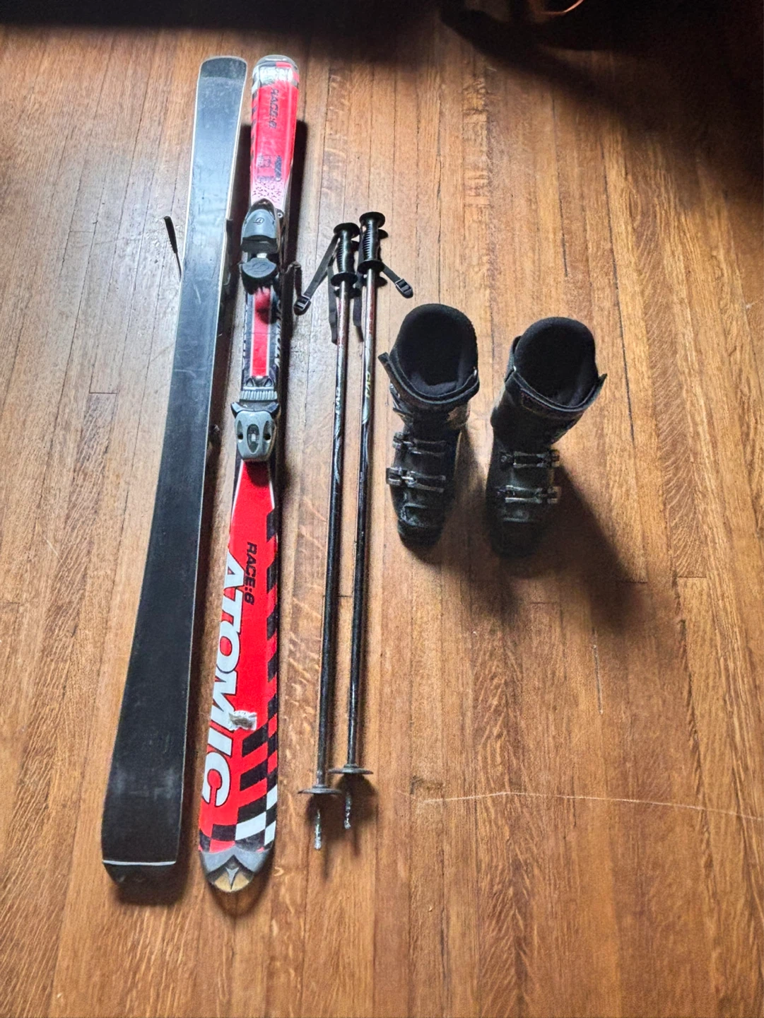 Atomic Race 8 Skis with Boots and Poles - photo 3