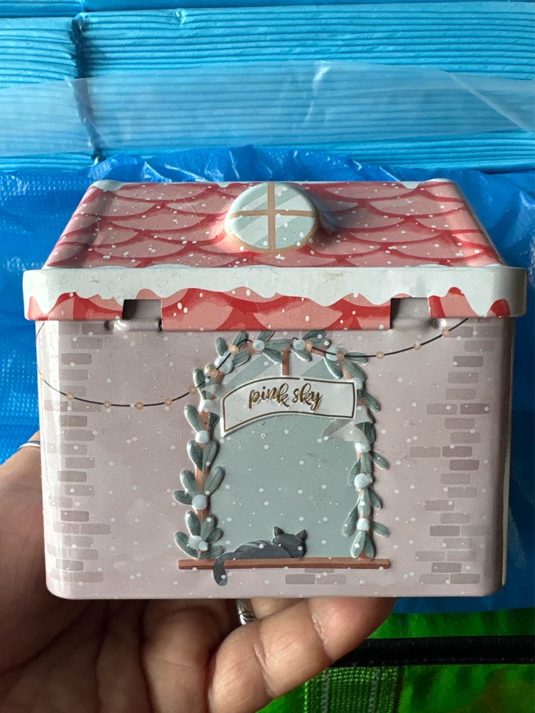 ⚽️ Vintage Pink Sky Tin House Trinket Box collectible - photo 3