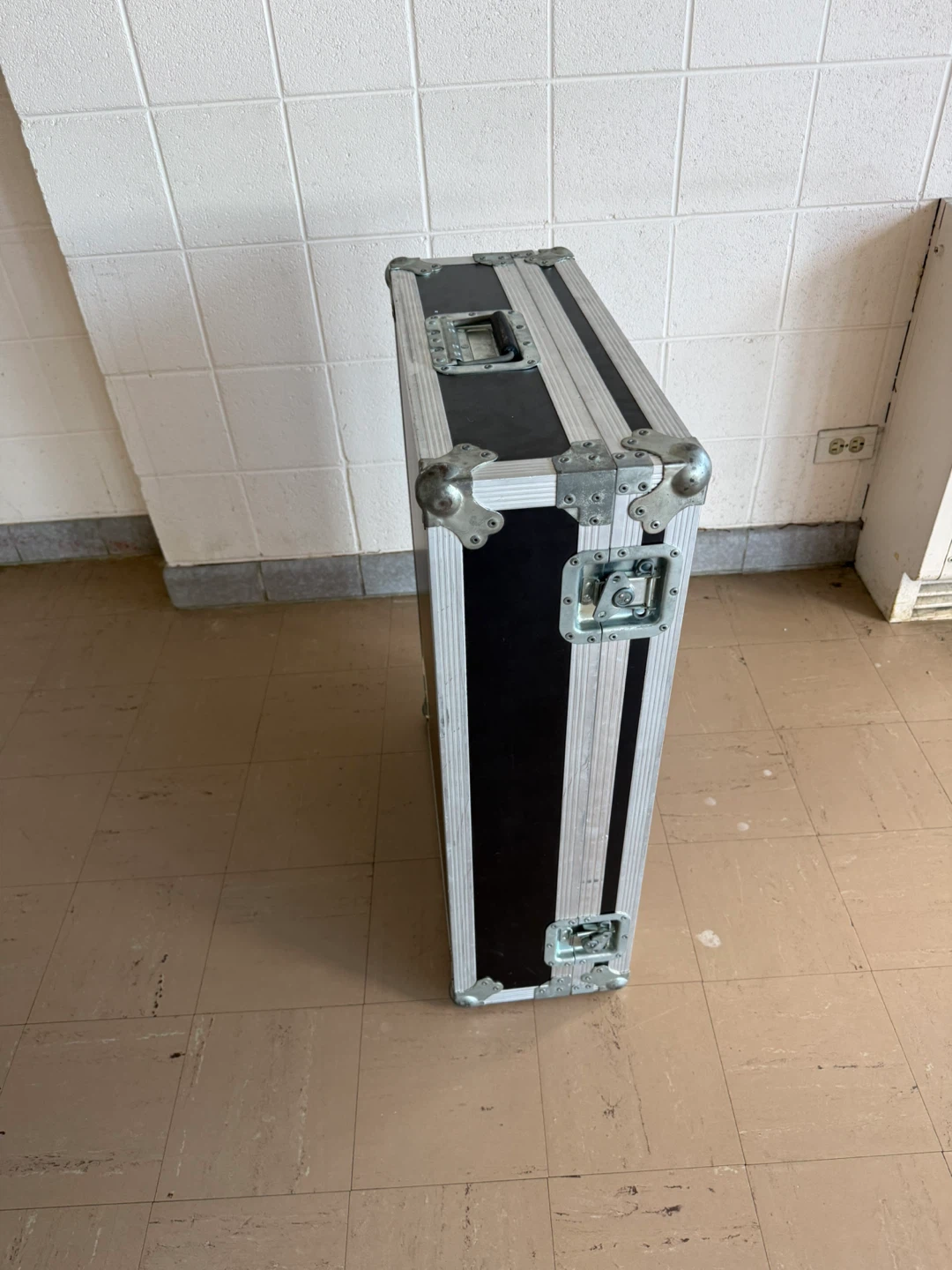 Black Road Case with Silver Trim - photo 2