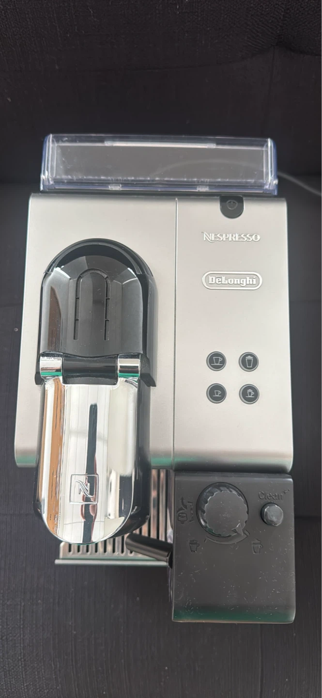 Nespresso DeLonghi Coffee Machine - photo 3