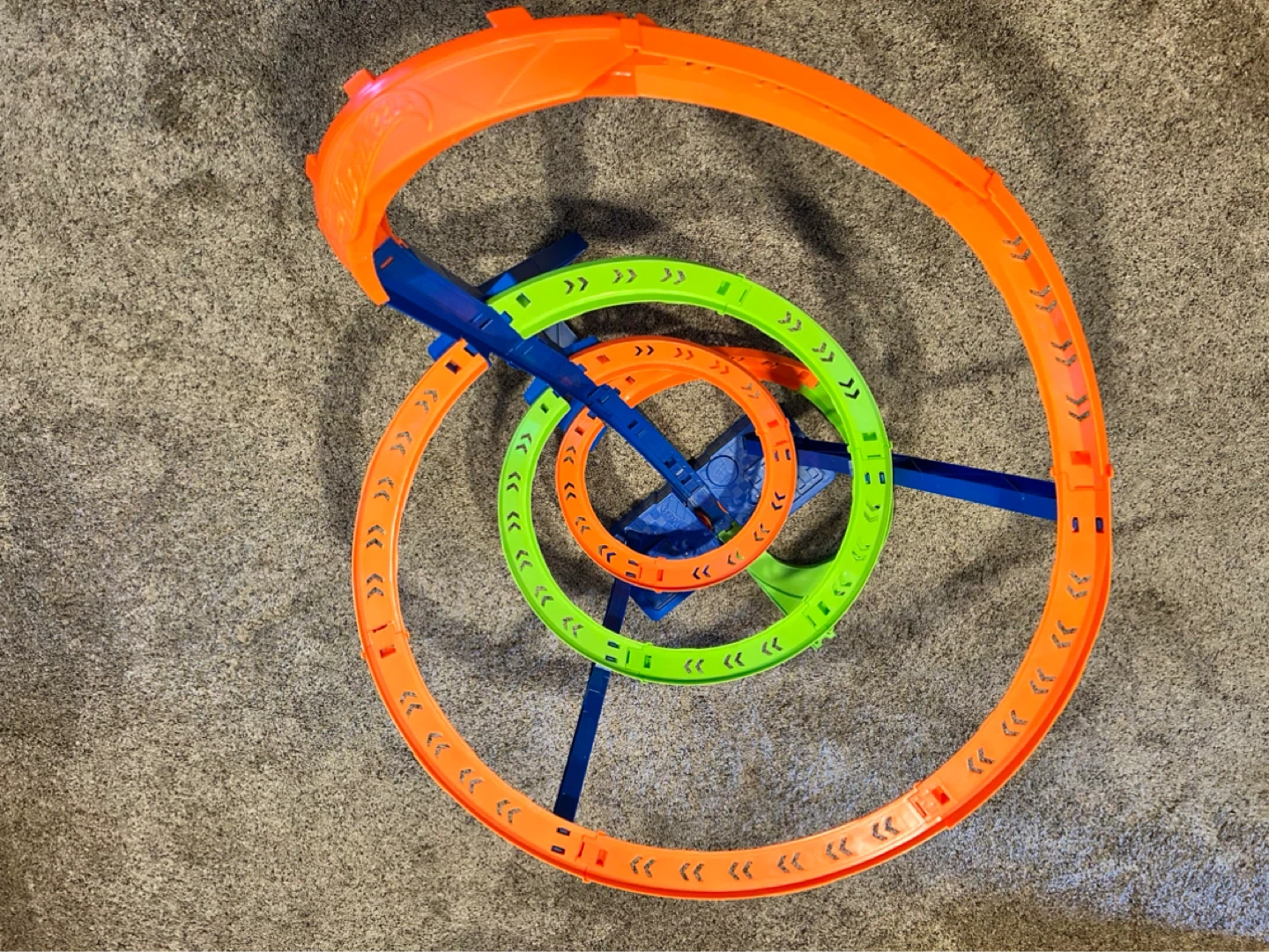 Hot Wheels Spiral Track Set ⚽