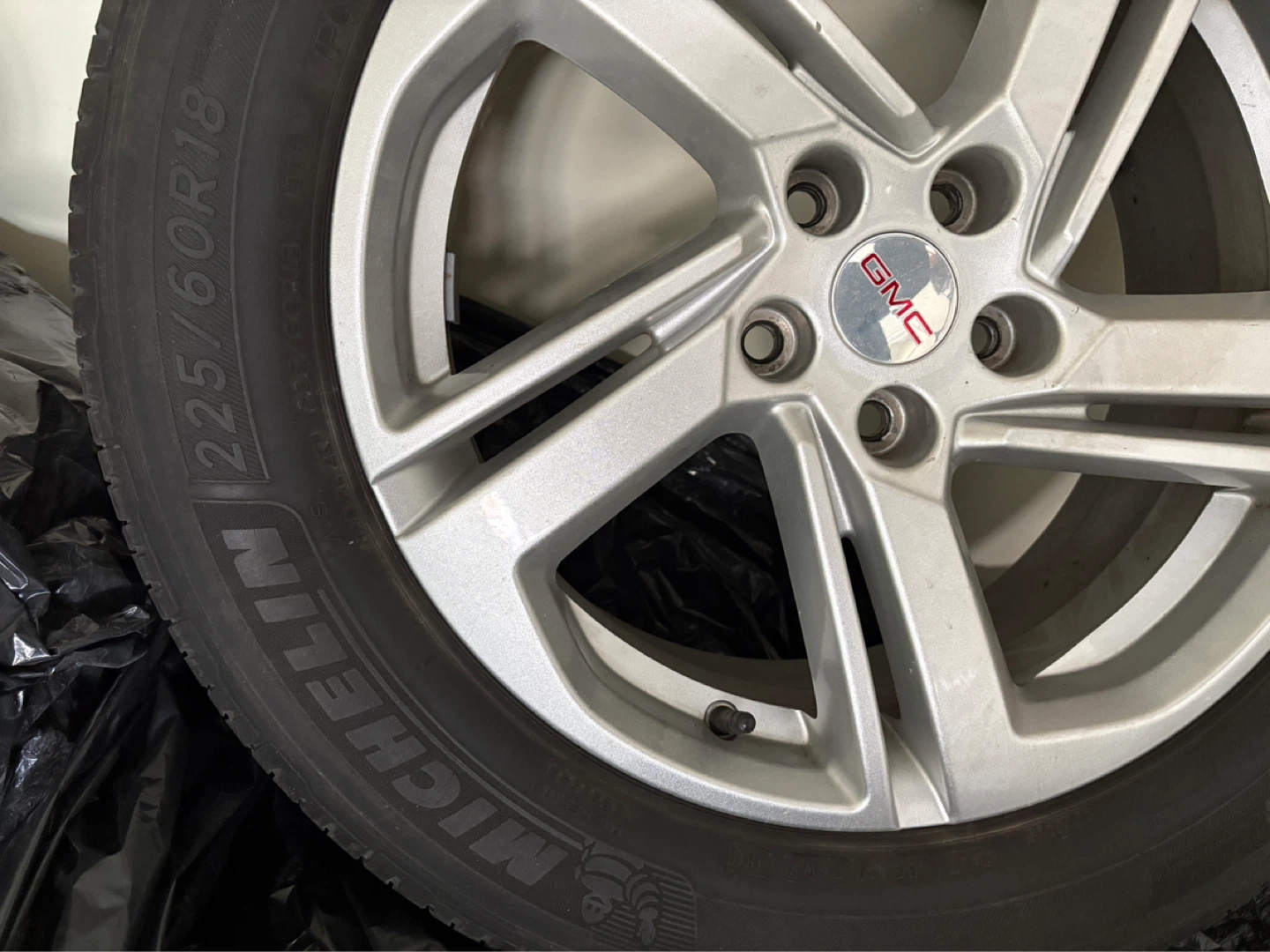 GMC All Season - Michelin Tires with Rim x4 - photo 3
