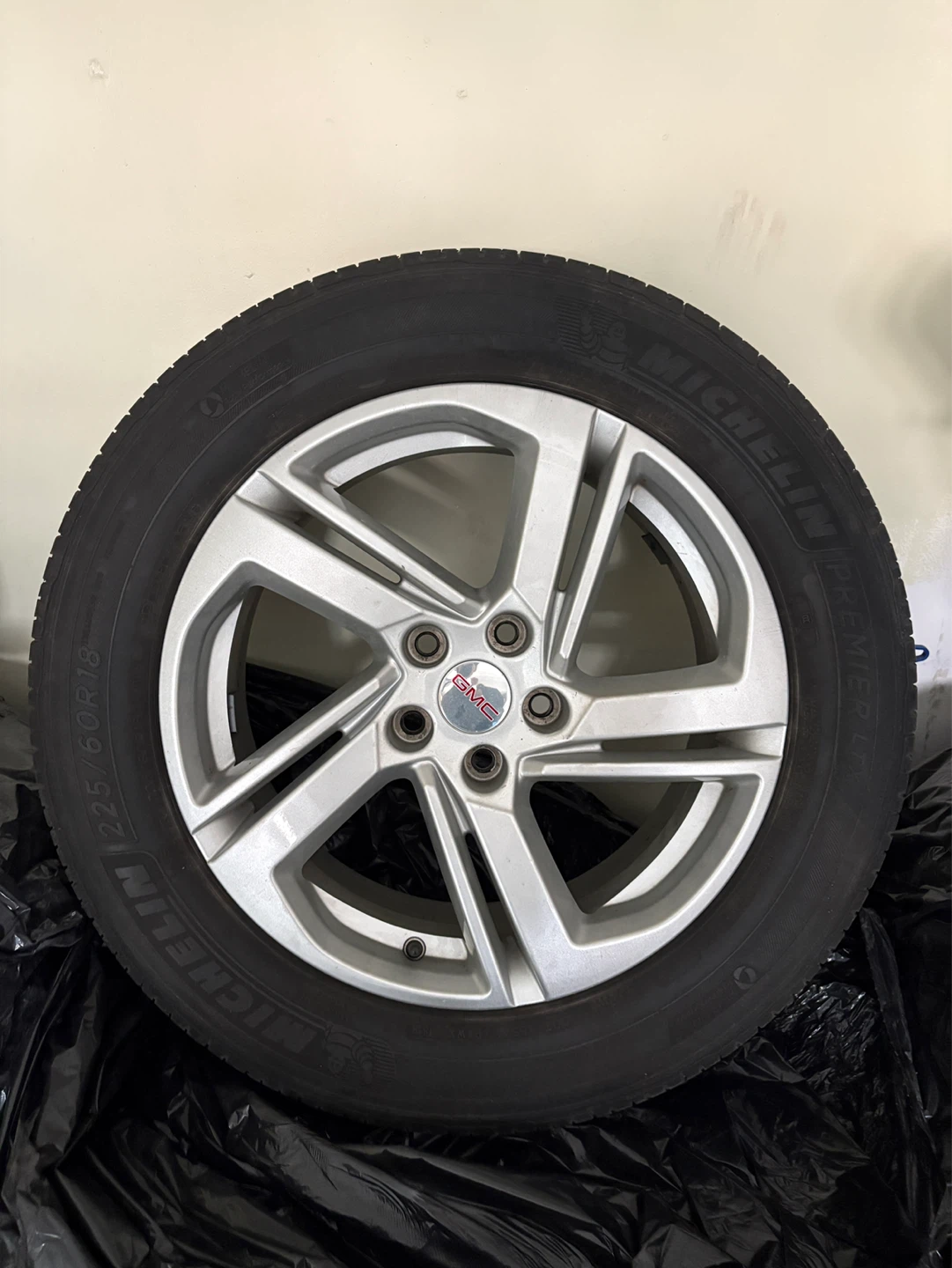GMC All Season - Michelin Tires with Rim x4