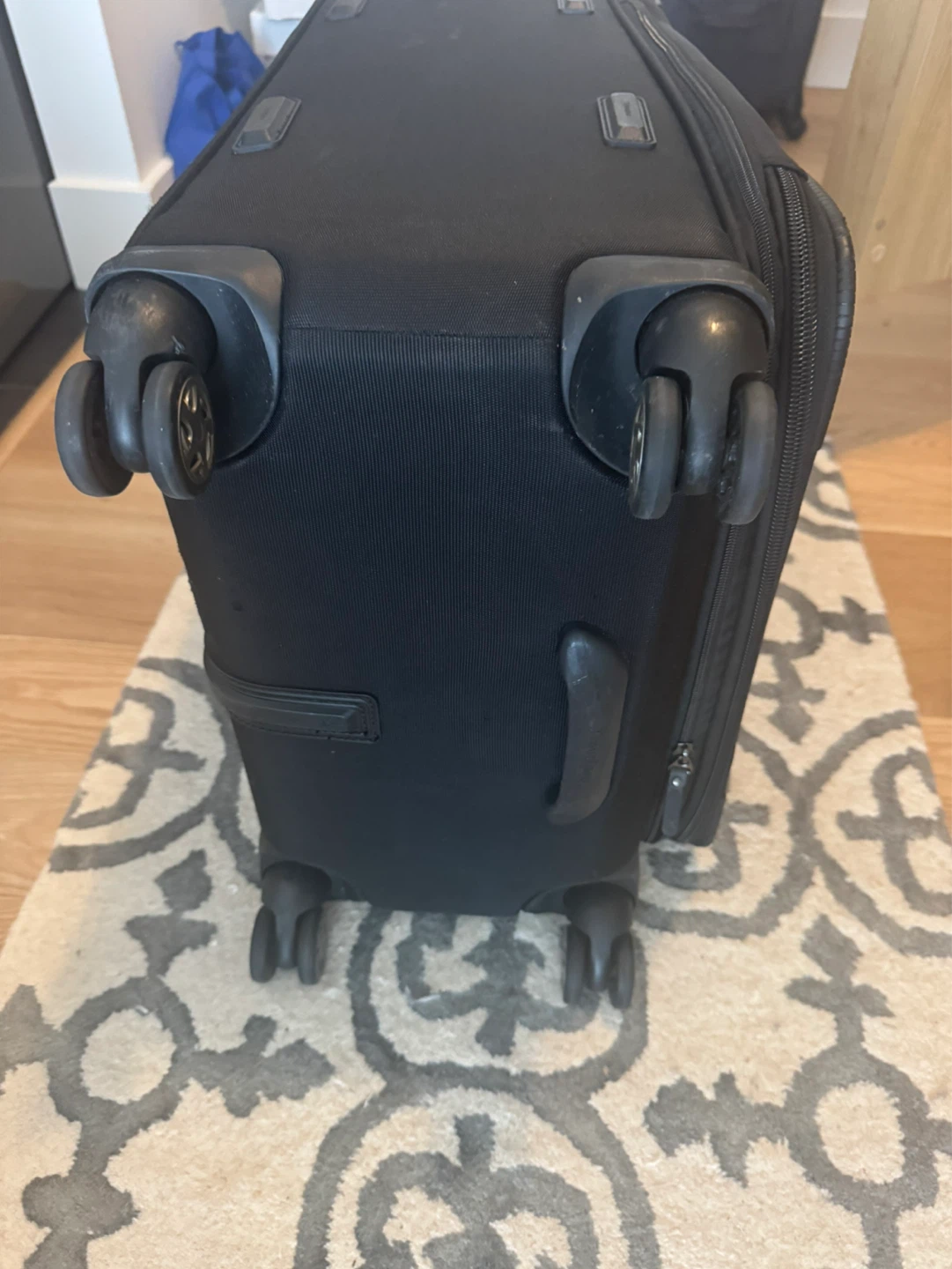Suitcase - photo 2