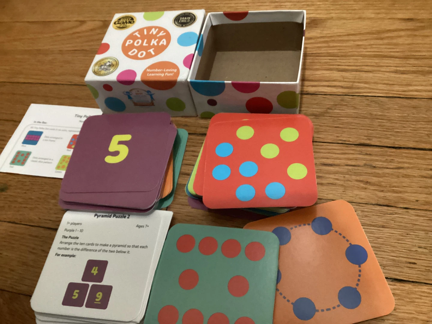 ⚽️Gamewright Tiny Polka Dot Pyramid Puzzle 2
