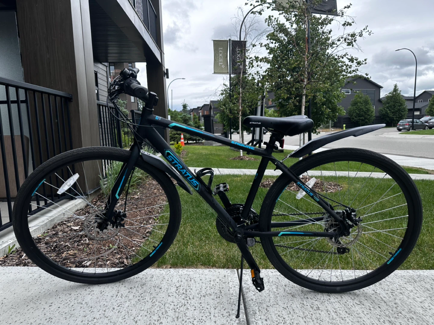 Stratus Endure Hybrid Bike 700C – Like New