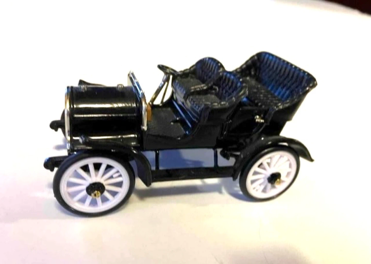 1932 Ford Convertible Sedan Yellow Diecast 1:32