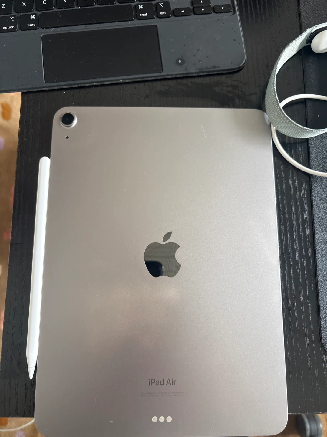 Apple iPad Air (5th Gen) - photo 2