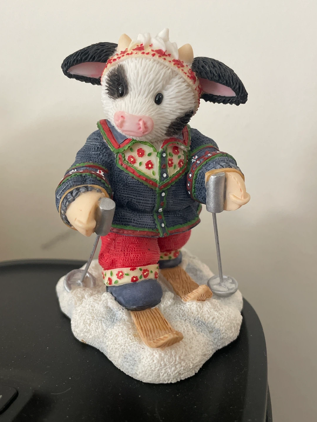 ⚽️ Cow Skier Figurine