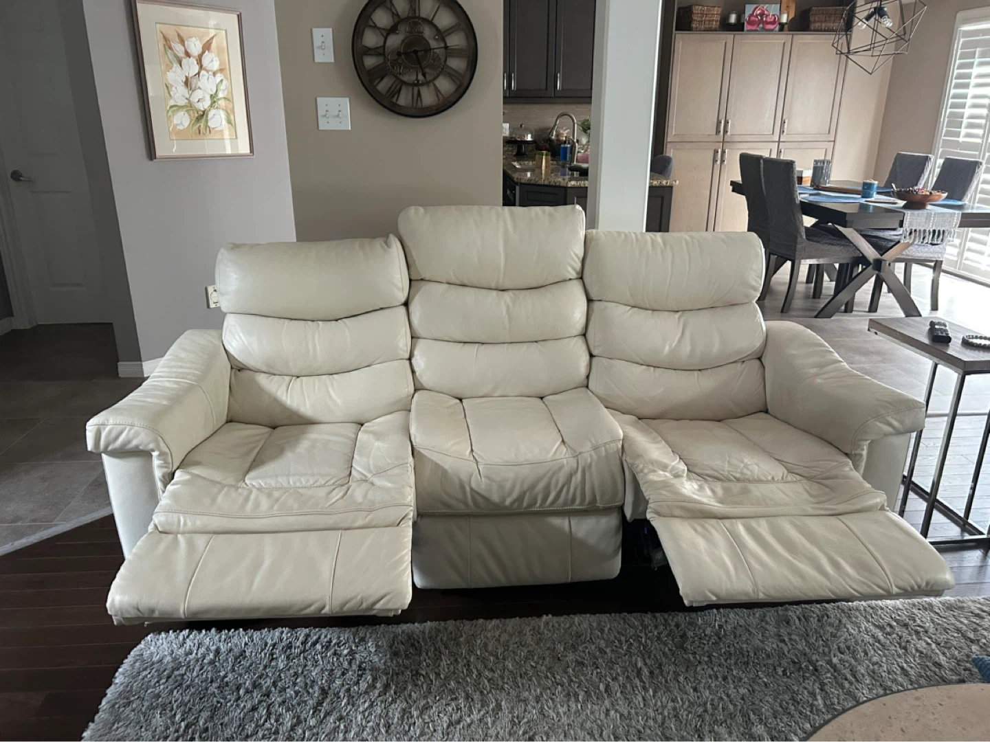 Cream Leather Reclining Sofa - photo 2