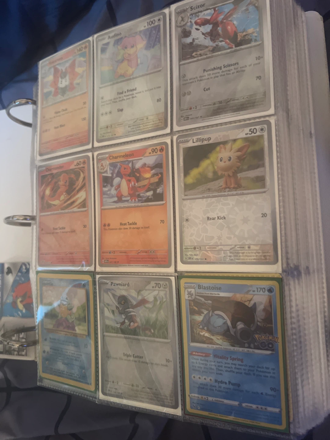 Classeur blanc Pokémon avec des cartes rare - photo 2