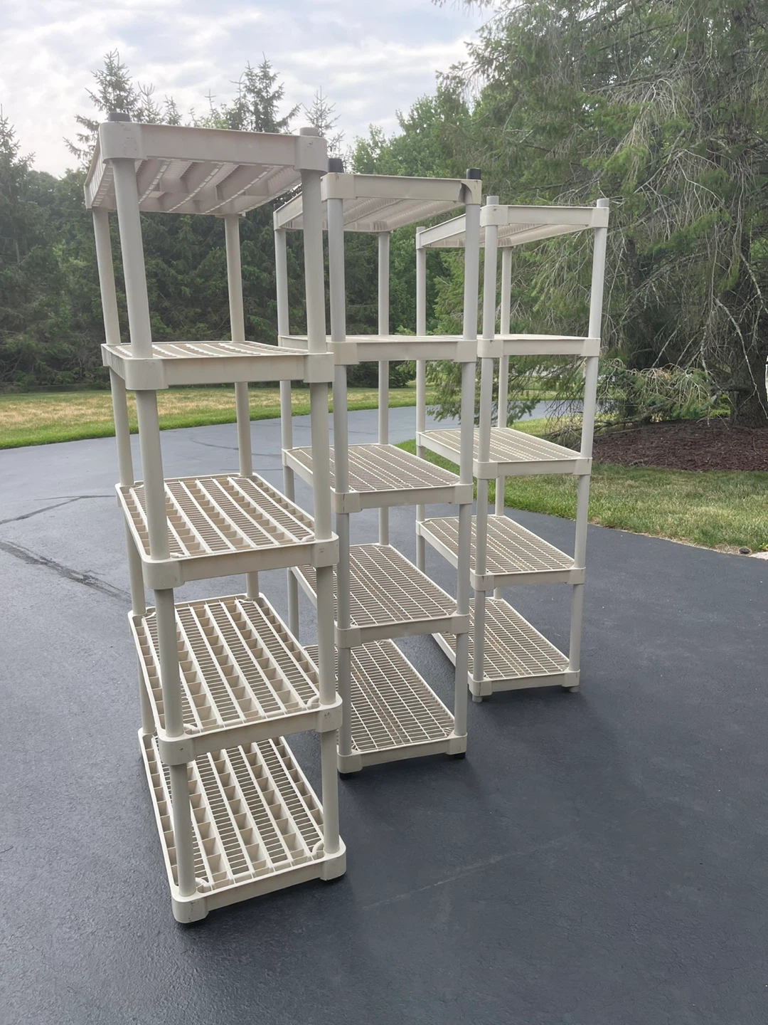 Set of 3 Plastic Shelving Units - photo 3