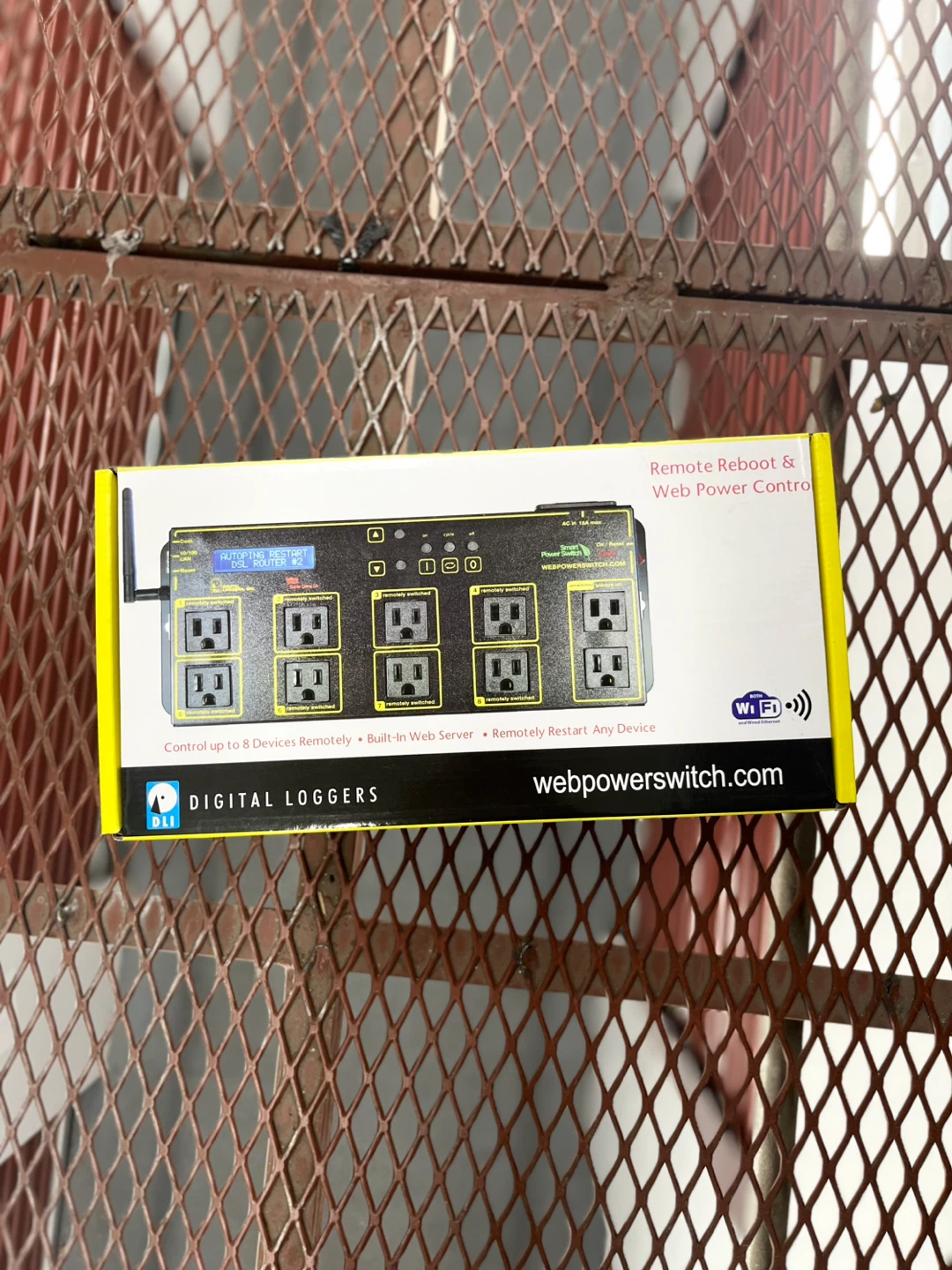 Digital Loggers Web Power Switch - 8 Outlet