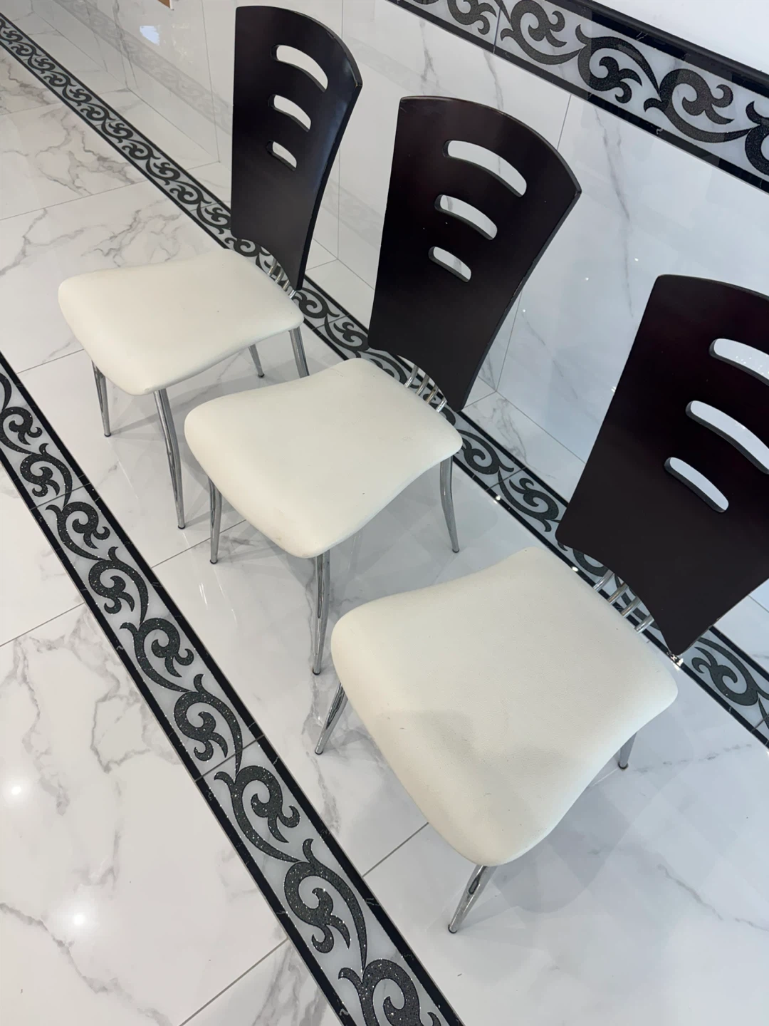 Set of 3 Modern Dining Chairs - Wood Back & Cushioned Seats - photo 4