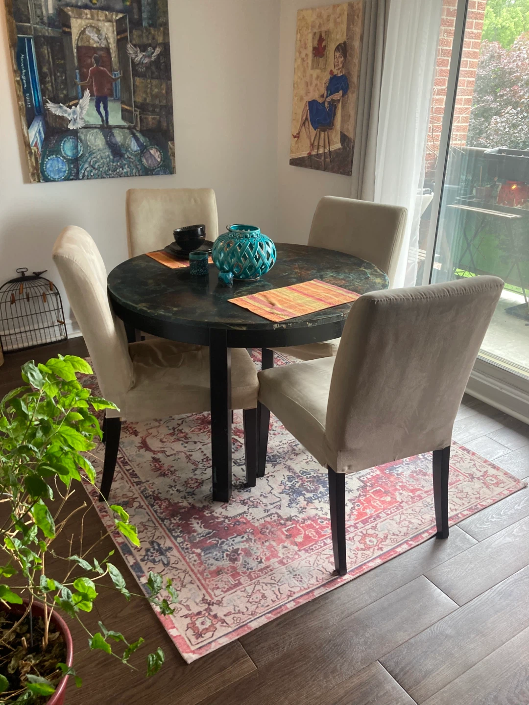 Round Dining Table with 4 Chairs, spreadable
